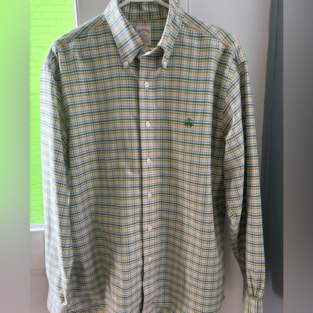 Brooks Brothers collared button down long sleeved men’s plaid shirt. Sz Medium